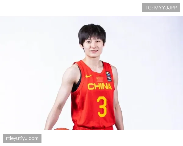 杨力维又穿得像明星，场上拼命，场下钱包瘪了？